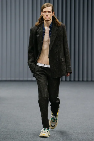 Look 8